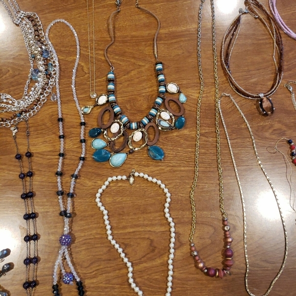 Lot of 29 Necklaces different lengths - Picture 7 of 8